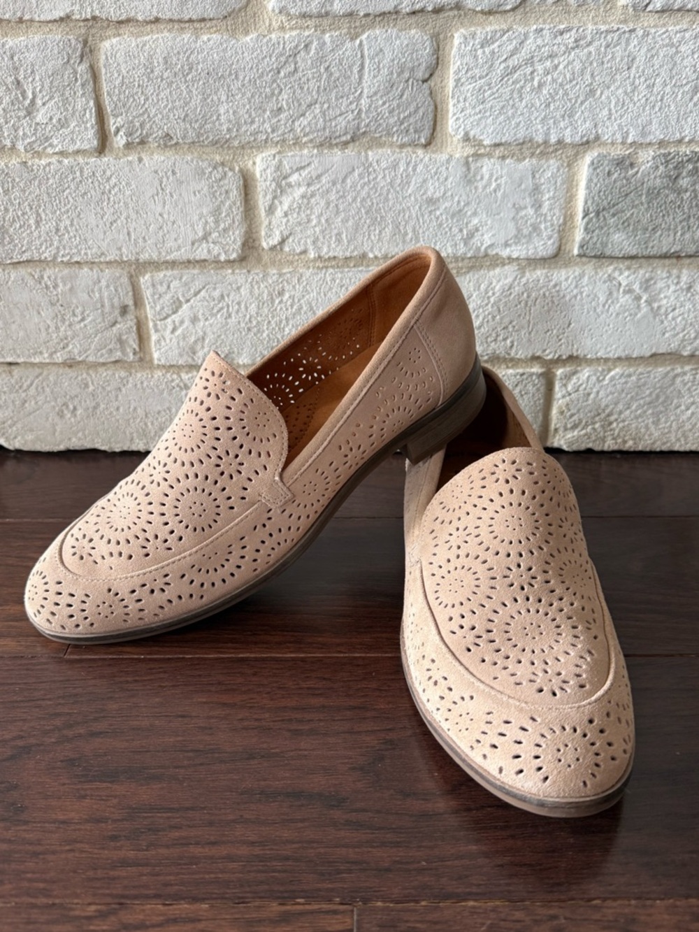 Clarks Women’s Trish Calla Loafer — Sand Suede EUC! - Picture 2 of 11